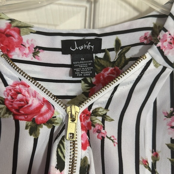 Justify White/Black Striped Floral Front Zipper Dress Size 1x - Picture 4 of 9